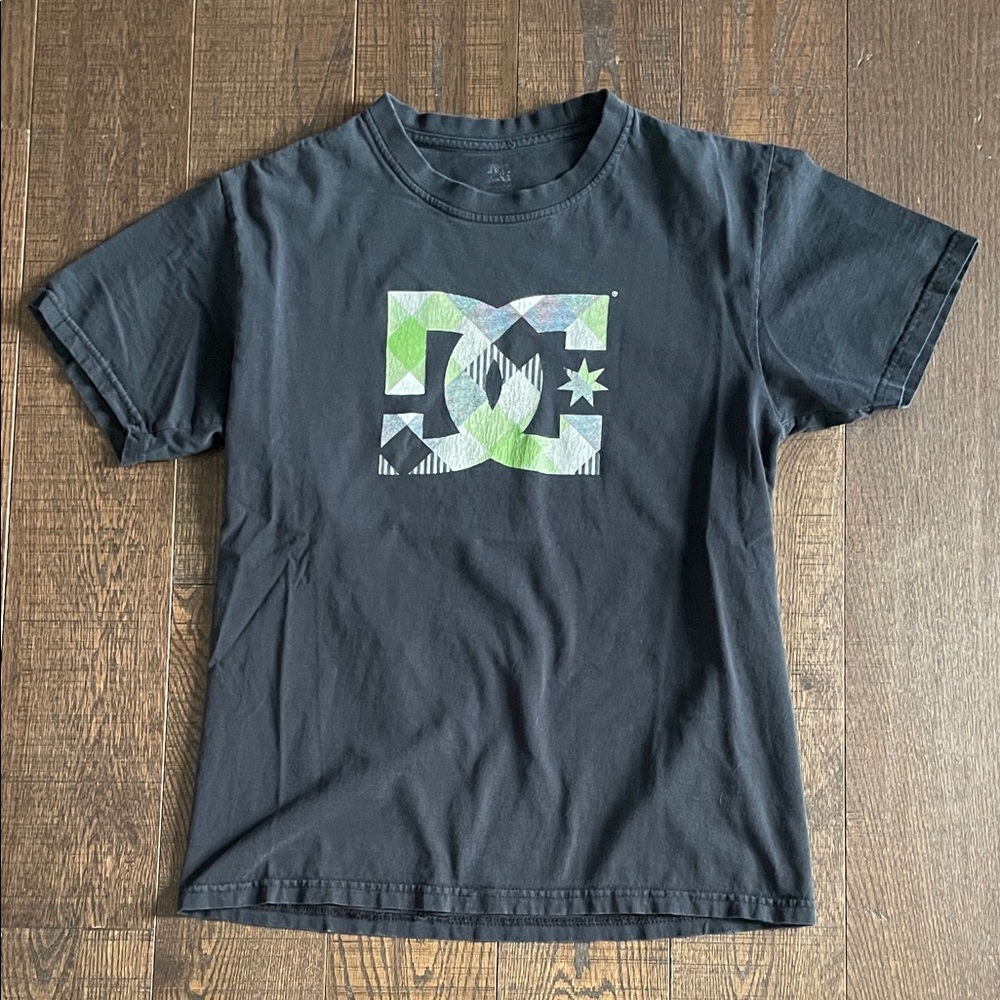 DC Skateboard Shoe co t shirt